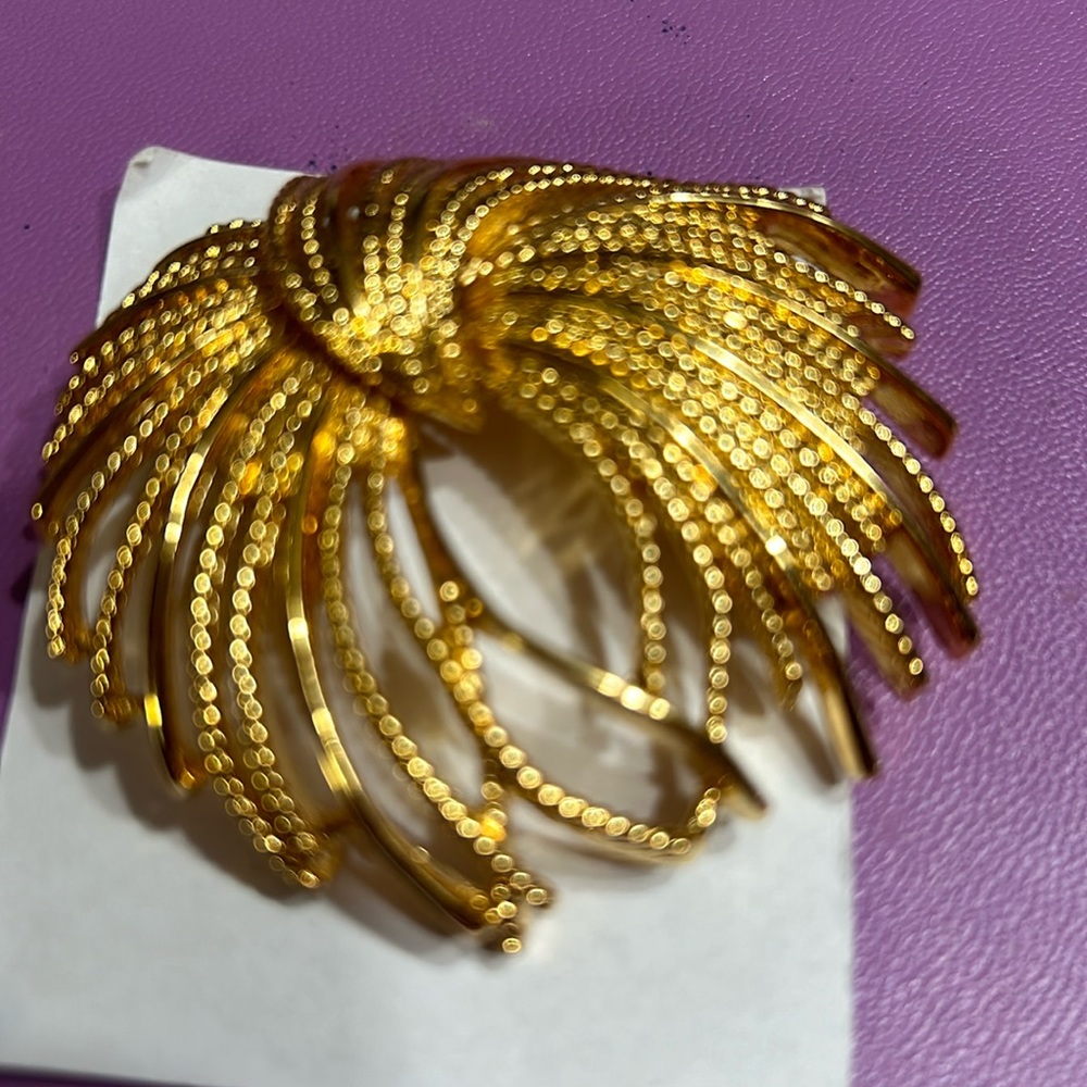Monet brooch